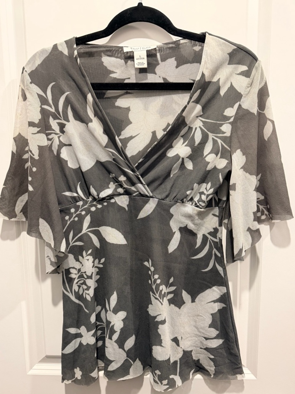 White House Black Market Gray & White Patterned Top - L